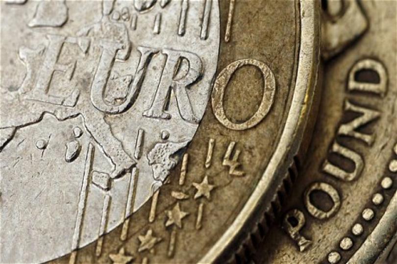 القمة المزدوجة تدعم بيع اليورو استرليني